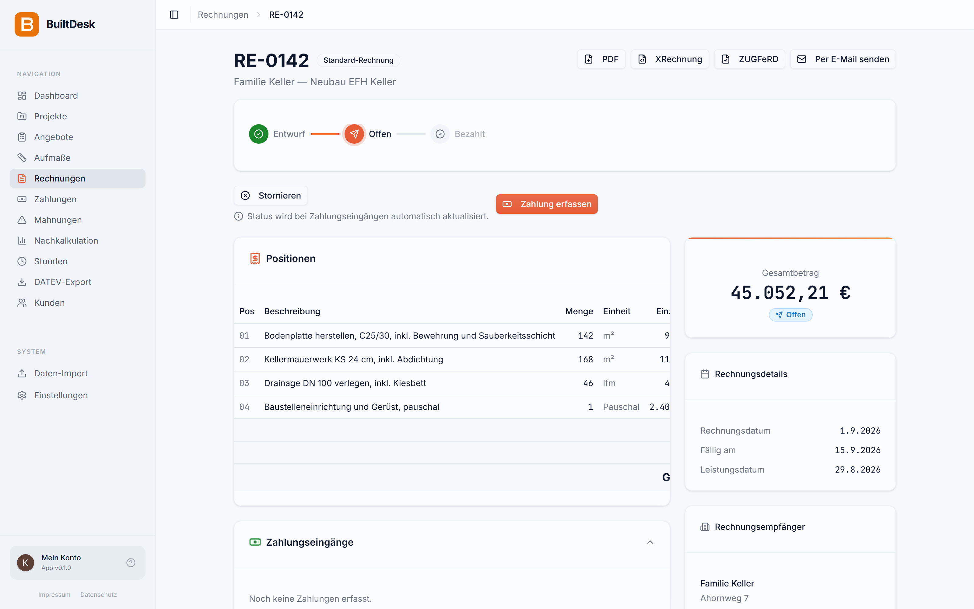 Rechnung RE-0142 in BuiltDesk: Statusleiste Entwurf, Offen, Bezahlt, Aktionen PDF, XRechnung, ZUGFeRD und Gesamtbetrag